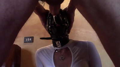 Laura amb talons, selecció de model, vídeo 2021, gola profunda amb múltiples anelles