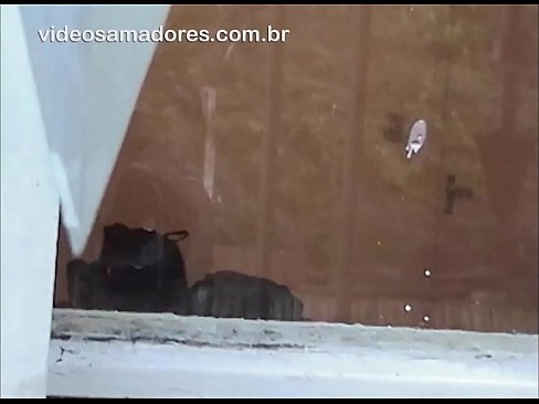 ❤️ Home excitat mirant la seva xicota amb un altre noi, gravant un vídeo de merda sense molestar la parella ❤ Putes a nosaltres ❌️