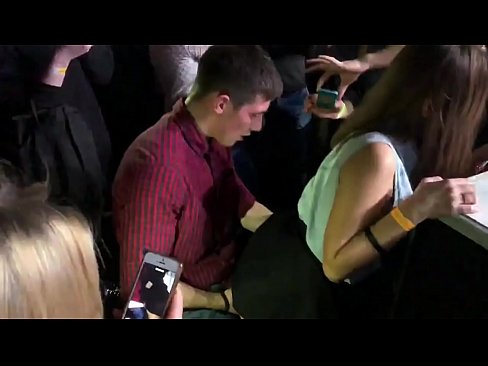 ❤️ Sexe real en una discoteca russa. Noia russa de 18 anys a l'anus i la vagina follada en una discoteca ❤ Putes a nosaltres ❌️
